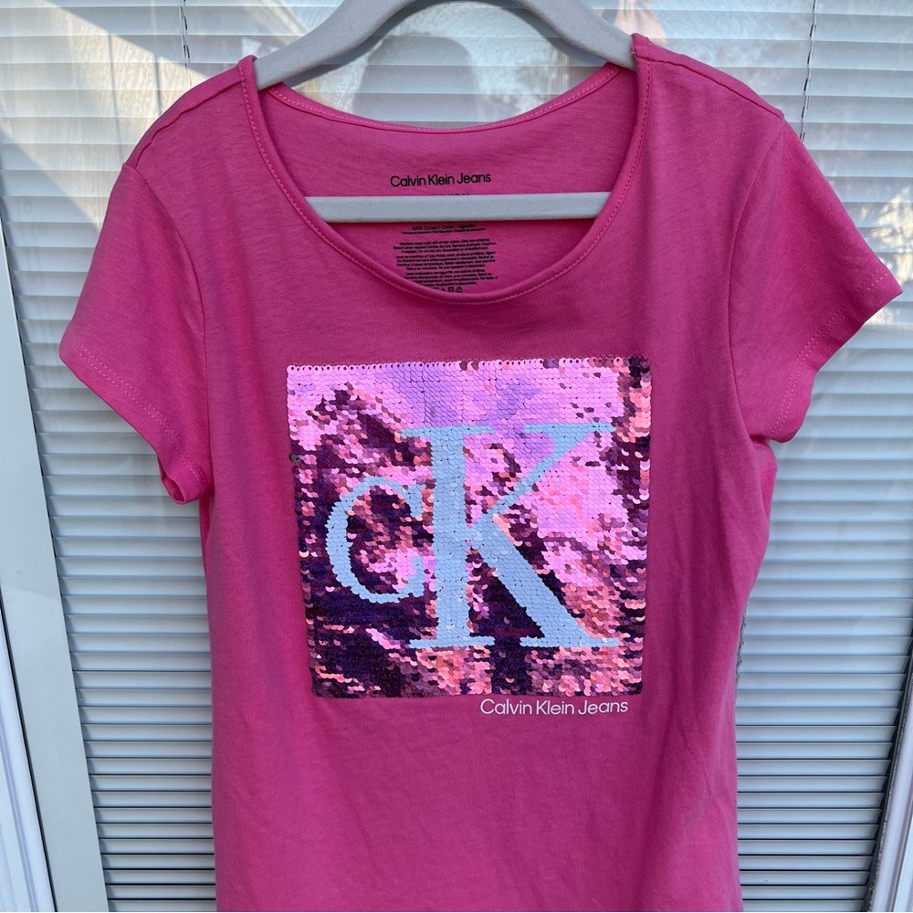 Calvin Klein Princess Youth Pink Shirt. SIZE: 8-10